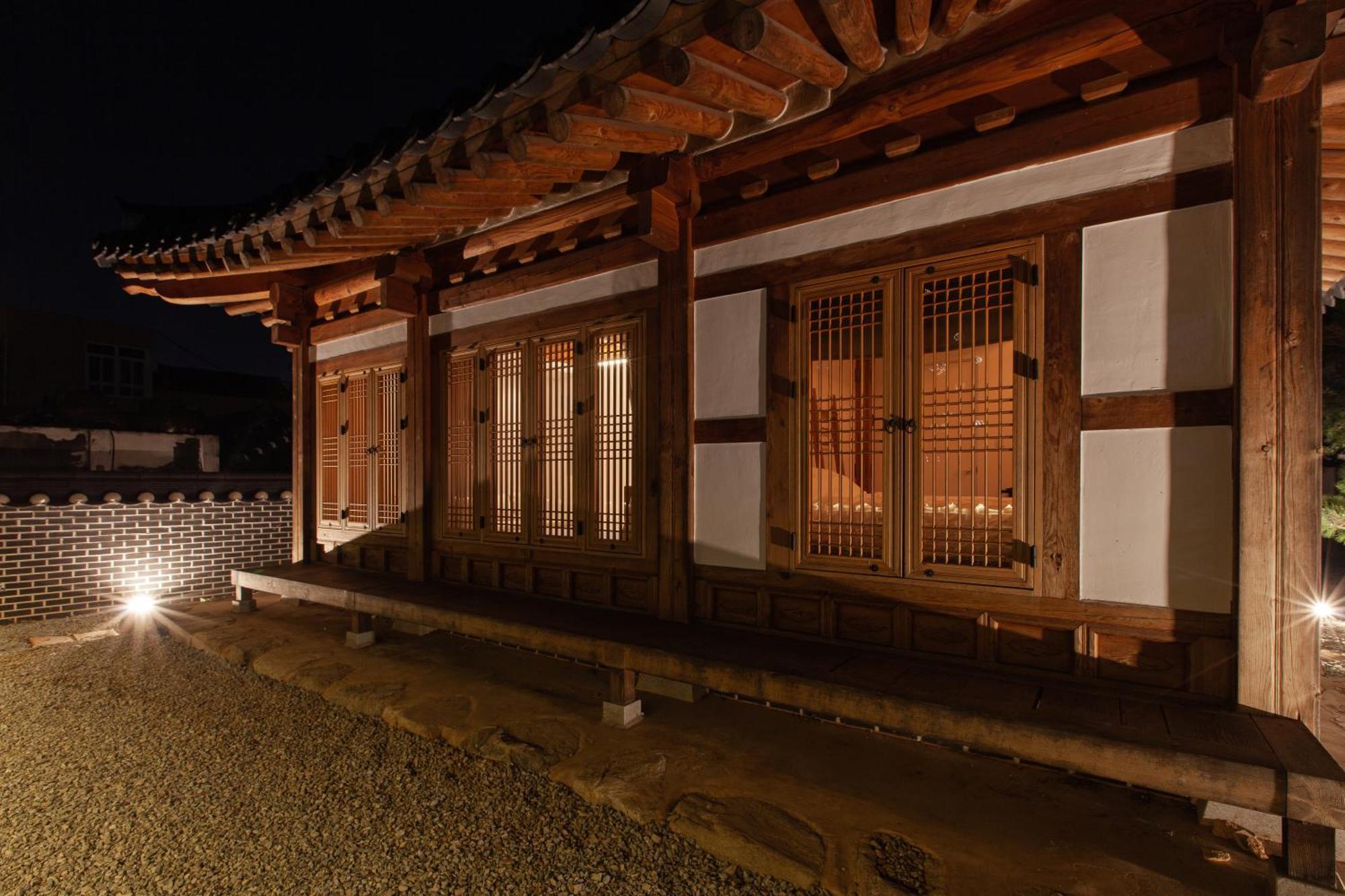 Cheong-Yeon, The Korean Traditional House Hanok In Jeonju Hanok Village Exterior foto
